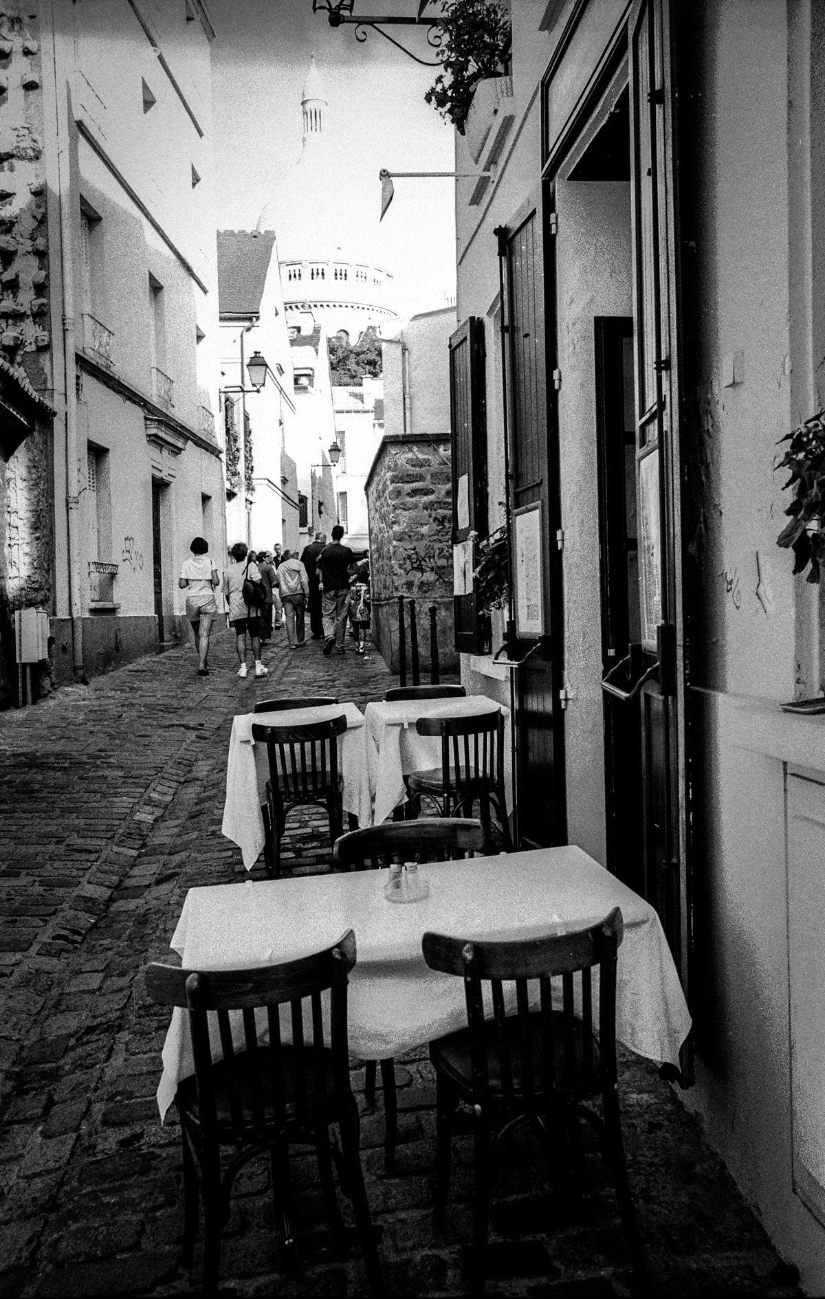 black and white city Paris people Photography  Street leica M Leica M6 monochrome street photography