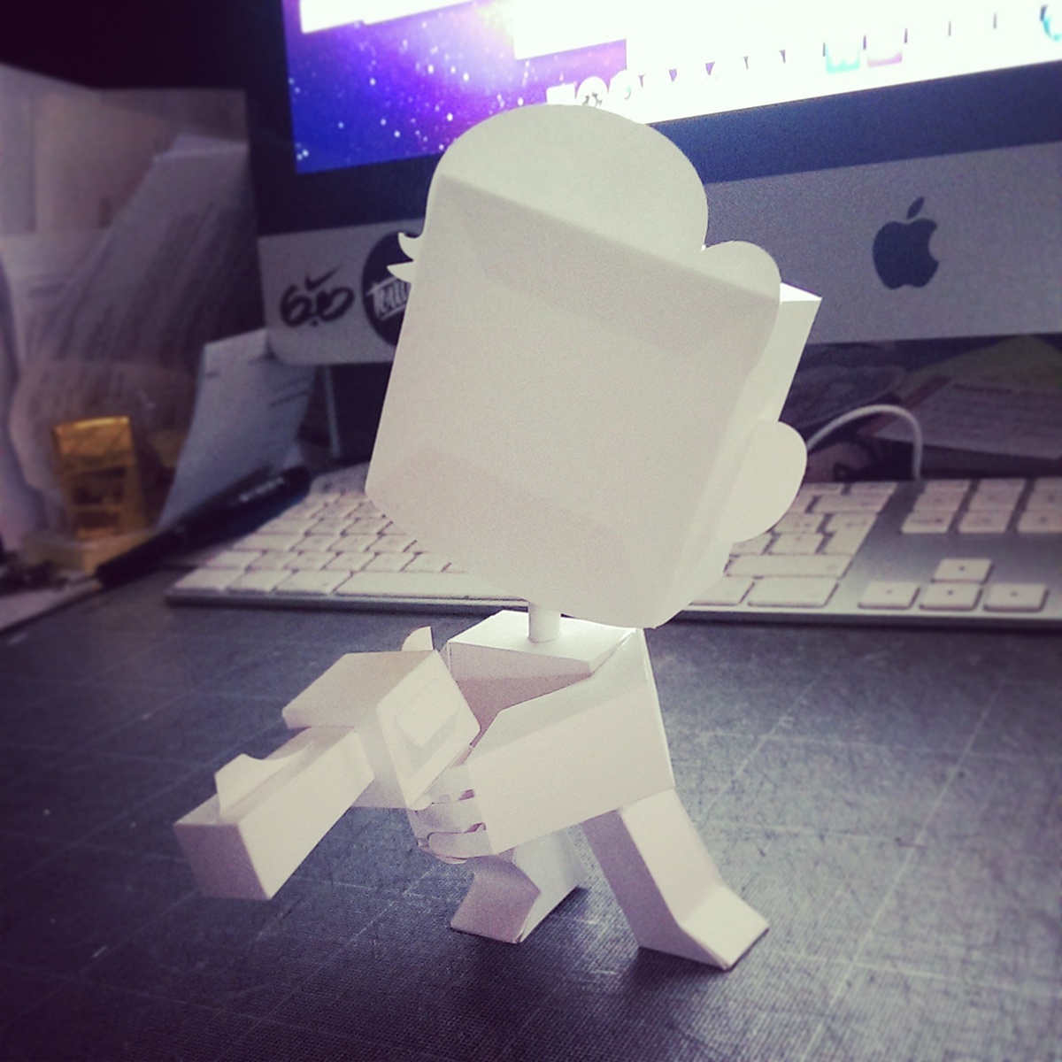 papertoy paper toy child TOUGUI city hunter nickylarson fold cut Glue Hero Retro geek