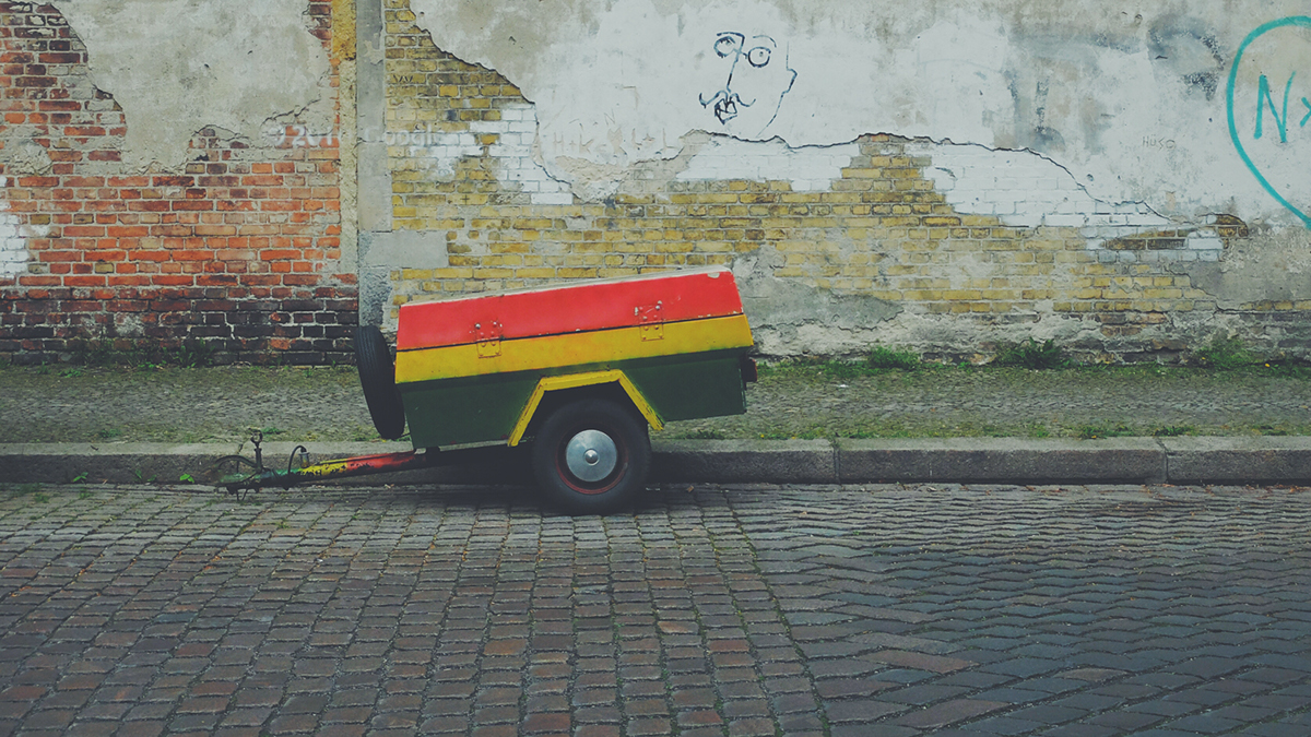 trailer Travel portable Space  art anhänger grafitti Urban lifestyle city berlin mauer wall parked findling