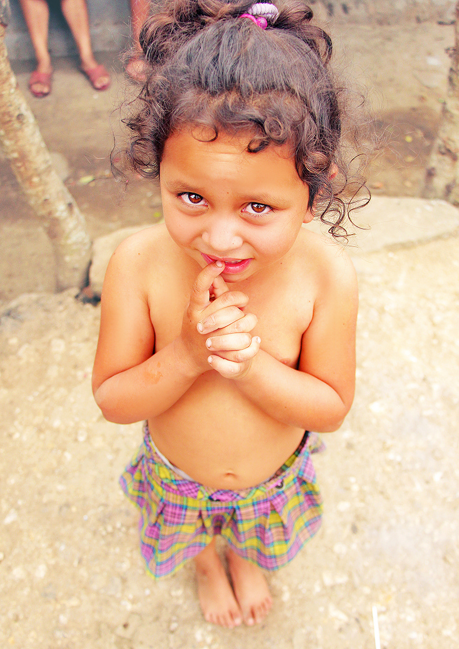 kid girl eyes close up curls nicaragua cerco de piedra