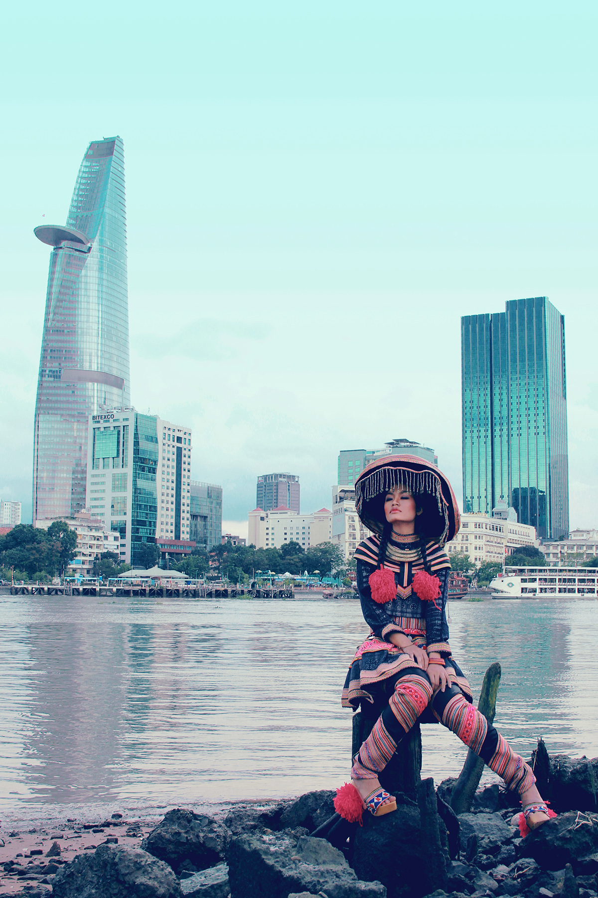 vietnamese hmong girl HOA ban tho cam  Tropical Sapa sai gon journey hành trình