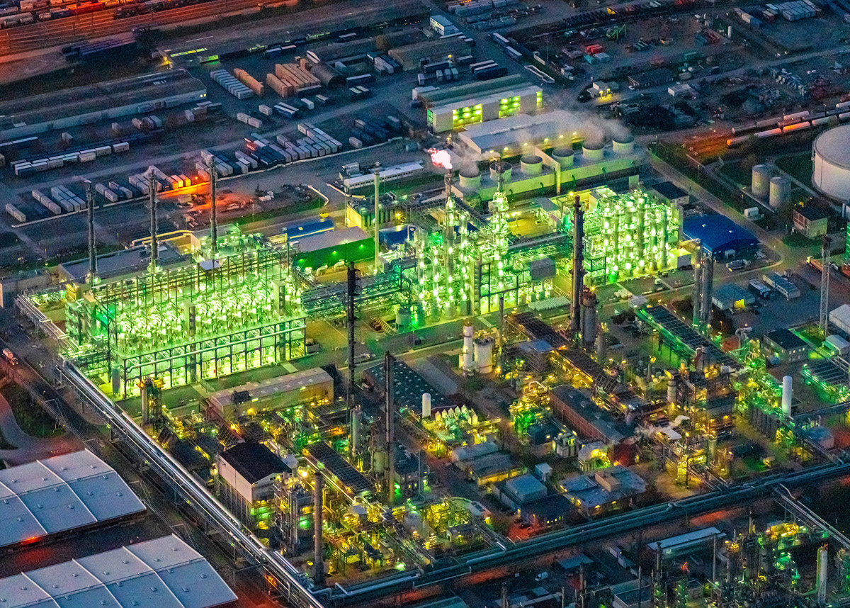 Aerial chemie chemistry colorful factory industrie industry lights Luftaufnahmen