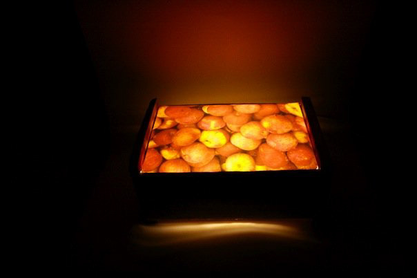 light box wood cajon manzanas lampara diseño indsutrial