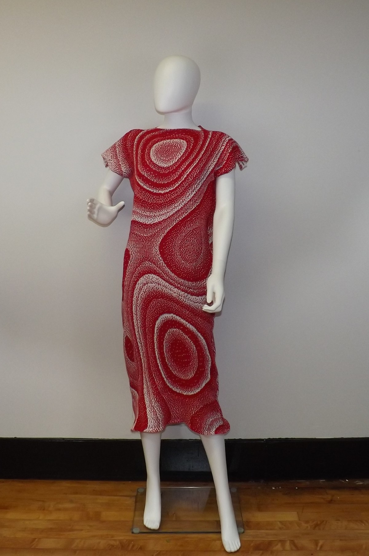 red dress machine knitting knit mahine knit knitwear textile Textiles
