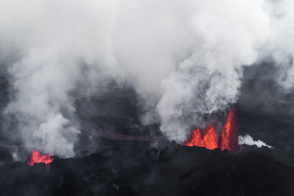 holuhraun volcano eruption fire iceland flight