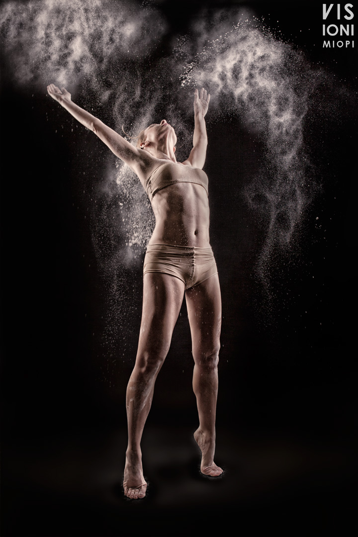 DANCE   esplosion studio dancer acrobat model woman Flash strobist