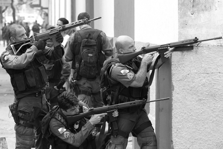 Dangerous favela Rio de Janeiro drug dealers Vila Cruzeiro weapons War world cup the Games Olympics Commando Vermelho suburb of Penha