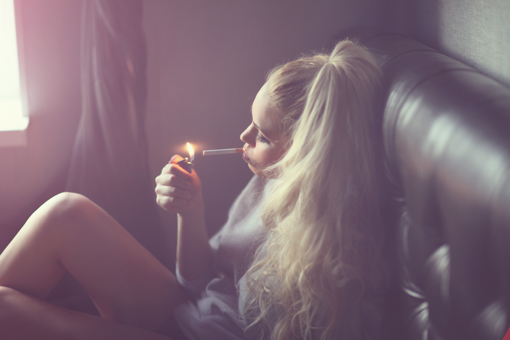model smoking blonde light Mila ritz  photographer editorial advertizing