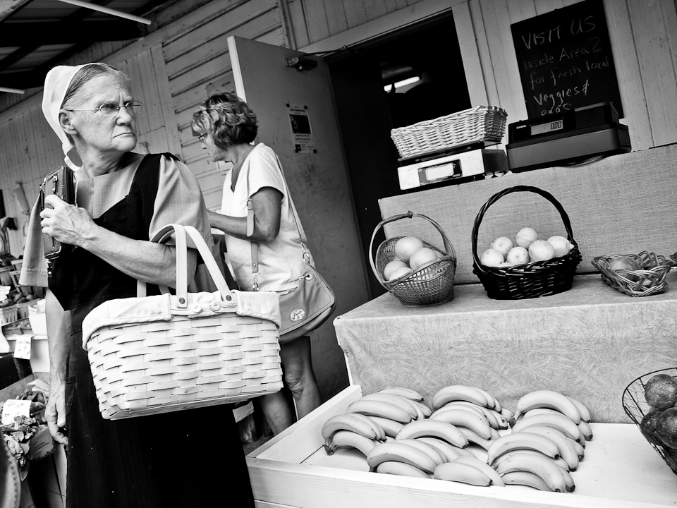 Amish mennonite amish country bw black and white american religion ohio Pennsylvania dutch indiana country usa united states