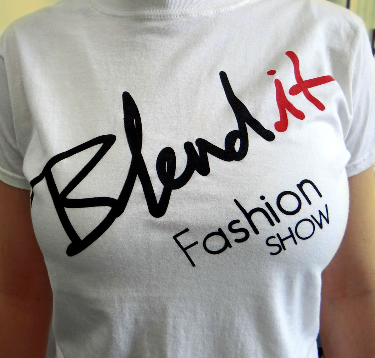 fashion show logo Invitation catwalk dress red black poster banner manifesto moda Screenprinting t-shirt braccialetti serigrafia