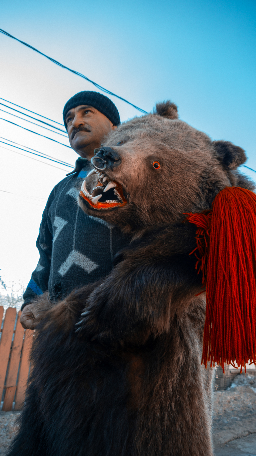 bear DANCE   Moldova romania Ethno