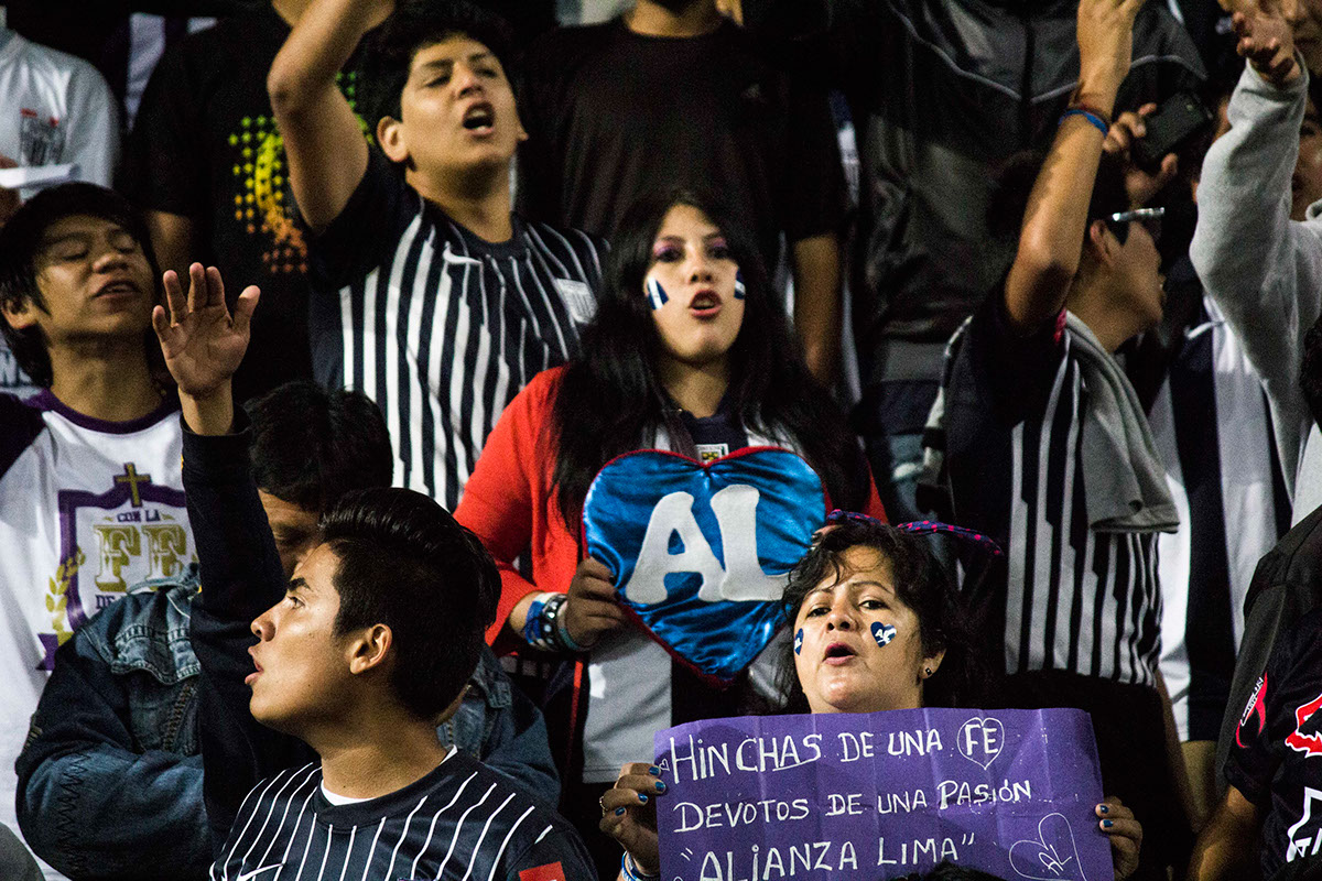 alianza lima peru universitario Futbol sentimiento hinchas corazon Fútbol Peruano Fotos estadio nacional deporte Fotografia Comando Svr