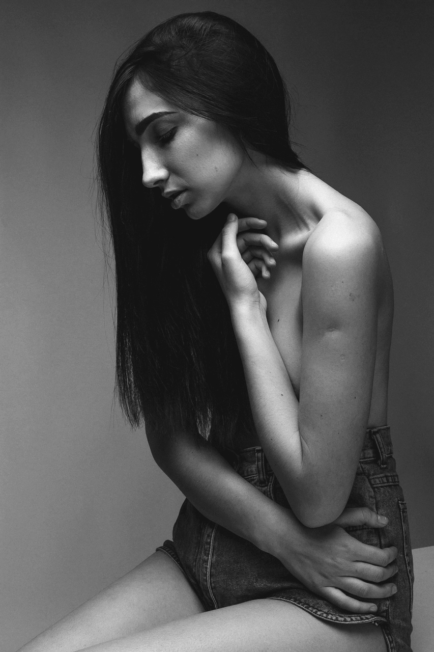 portrair girl people model model test test studio black and white b&w