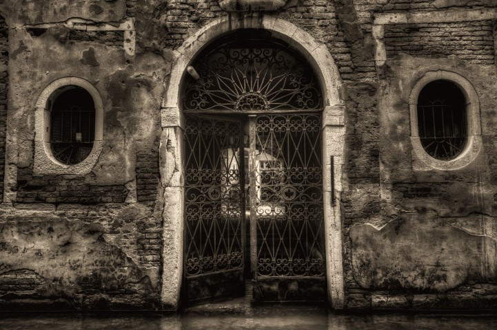 photo dark Venice Italy Europe canal Mime b&w