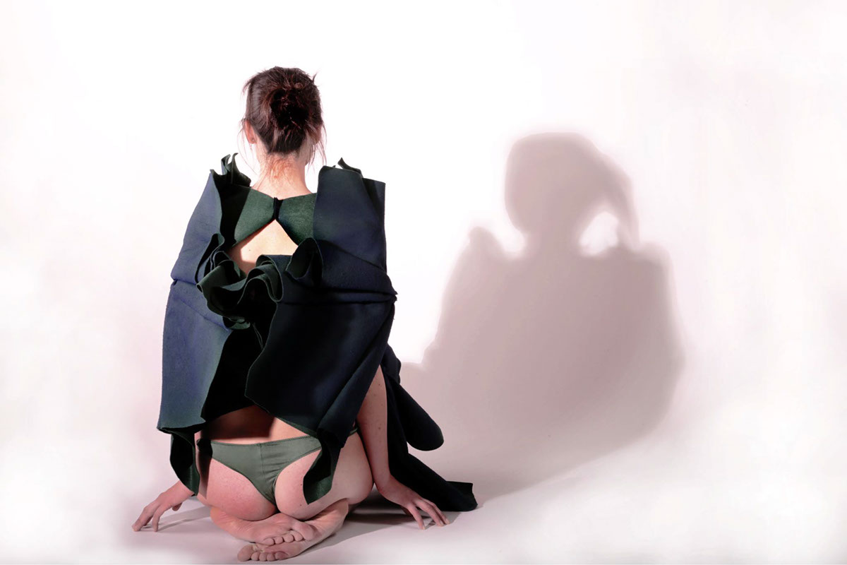 Silhouette layers multiplication composition origami  costume variable green scenography Theatre