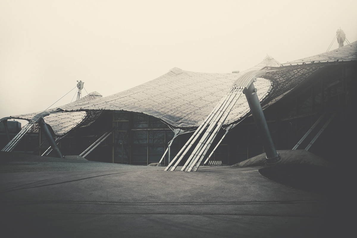 fog mist eerie epic munich München science fiction cold solitude minimal structures brutal architectural Bavaria