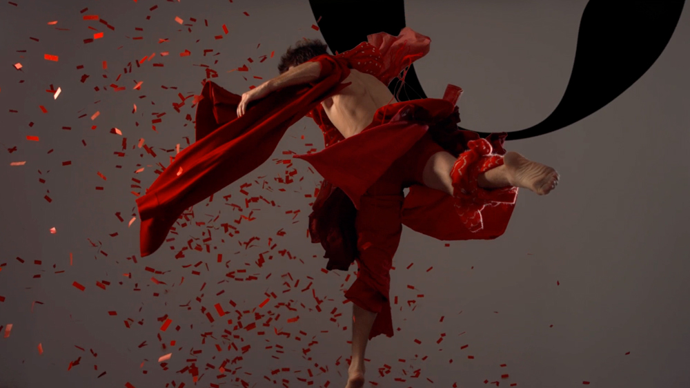 film making Jerôme Echenoz Voyager Léger Adorable Studio akatre akatre studio red Floating Letters danse