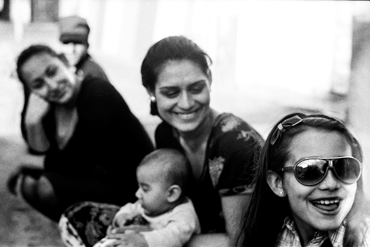 Documentary  gypsies encounter valencia cabañal portraits family street life communauty hannahandjoel hannah & joel hannah&joel hannah and joel Leica MP Leica M3