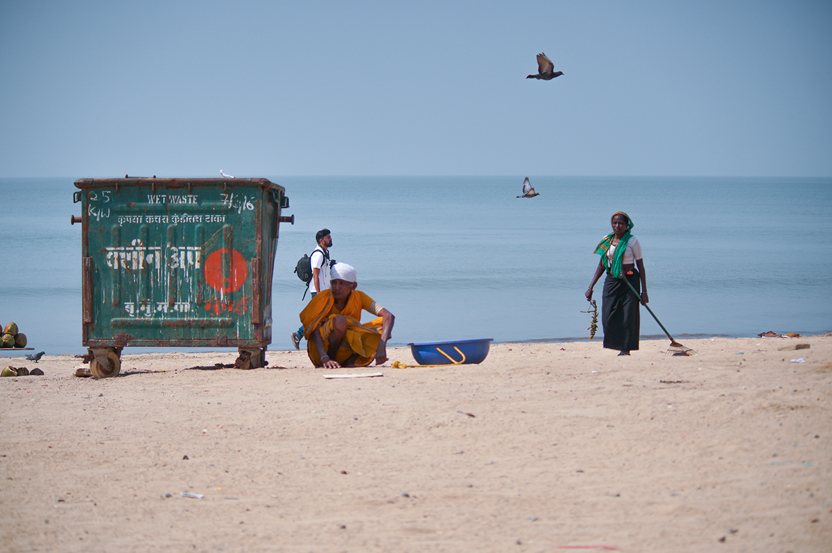 beaches MUMBAI people