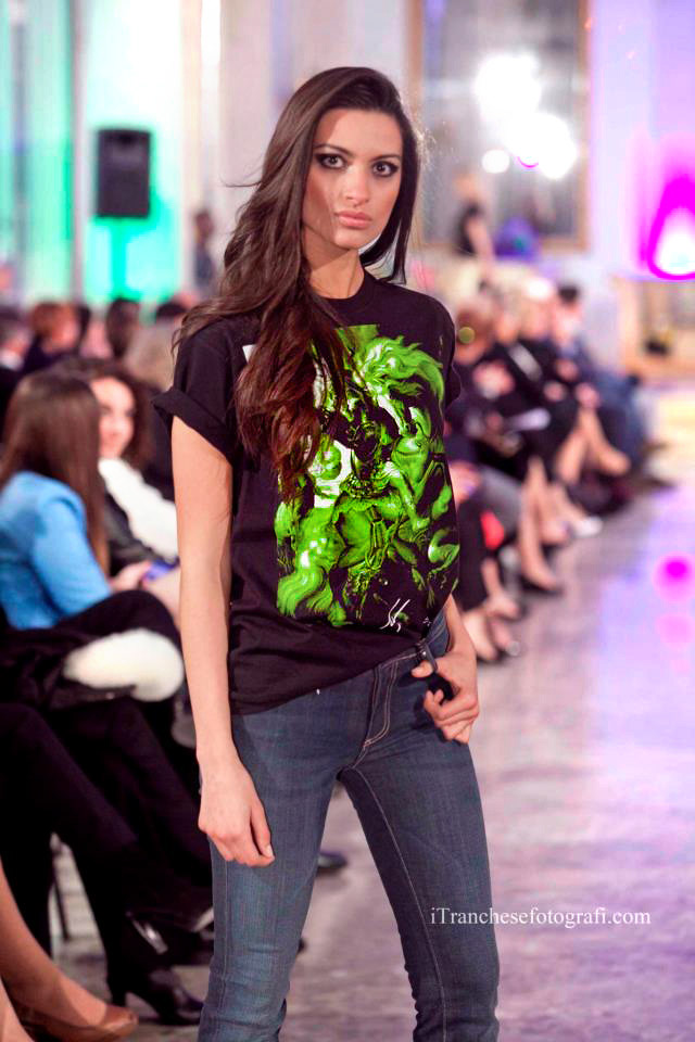 ilian VERSACE gianni versace Ilian rachov Teatro San Carlo Tribute Gianni Versace t-shirt Antonio caravano fashion show moda medusa