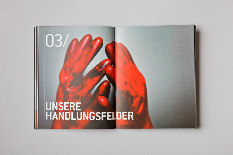 annual report sustainablity printing company Sustainable report ANNUAL mooi Gutenberg printer mooi design linz book hand