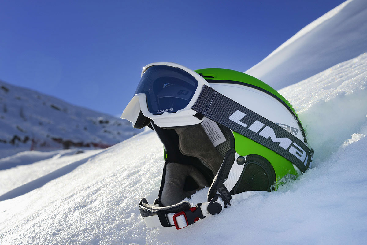 Helmet sport Ski mountain RGB campaing ADV snowboard
