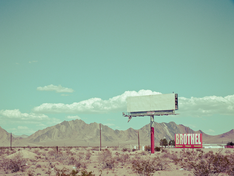 usa solitude loneliness desert decay walls emptiness