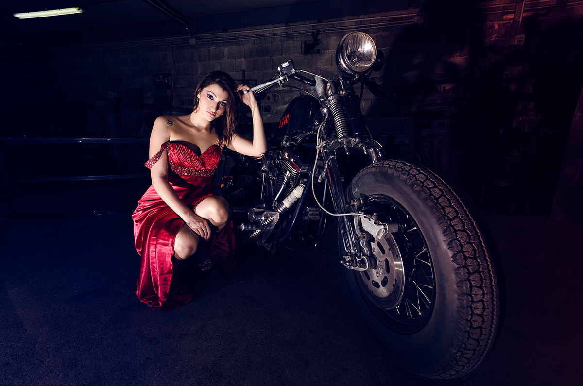woman beauty Harley Davidson moto red beast Workshop