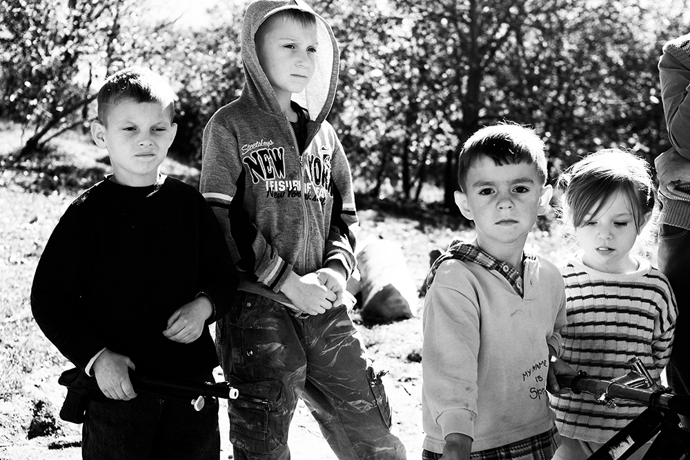 kosovo Serbia serbian community Mitroviça belgrade War brezovica enclave european volunteeers solid solidarité identités reportage black and white
