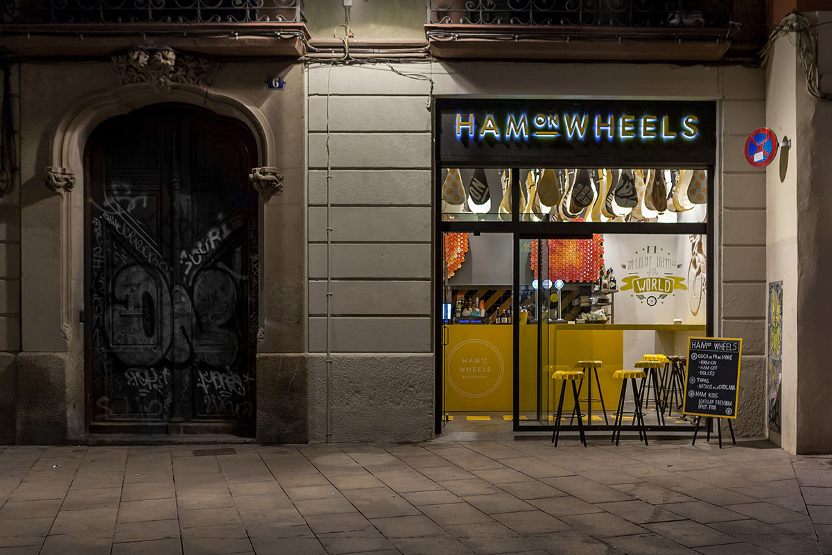 external reference barcelona restaurant Ham on ham barcelona interior barcelona bar restaurant Tomato pig Bike