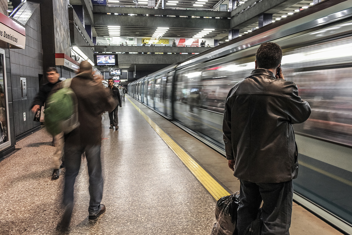 metro underground pasajeros Ausentes absent passengers chile Santiago