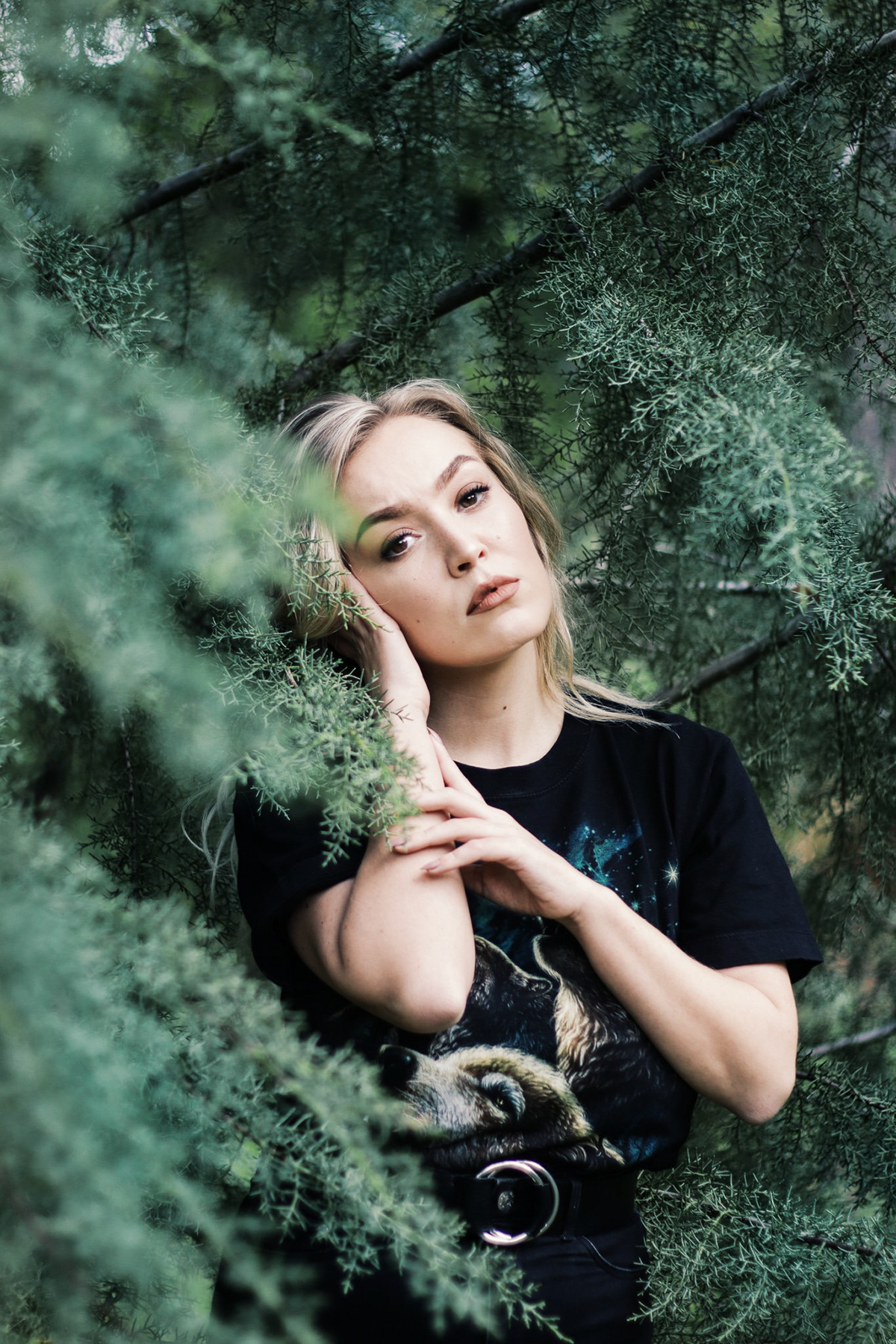woods girl wild portrait photoshoot green wolfs 50mm Canon edit