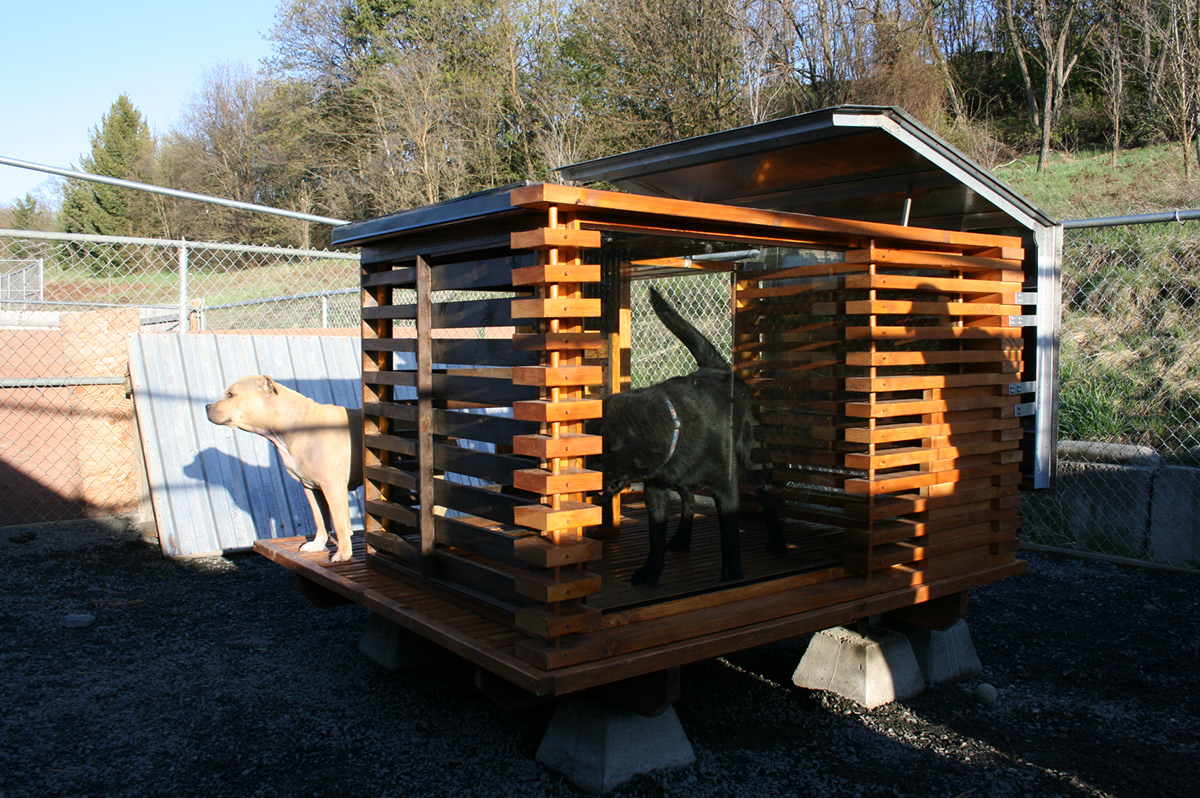 SMALL STRUCTURE dog house
