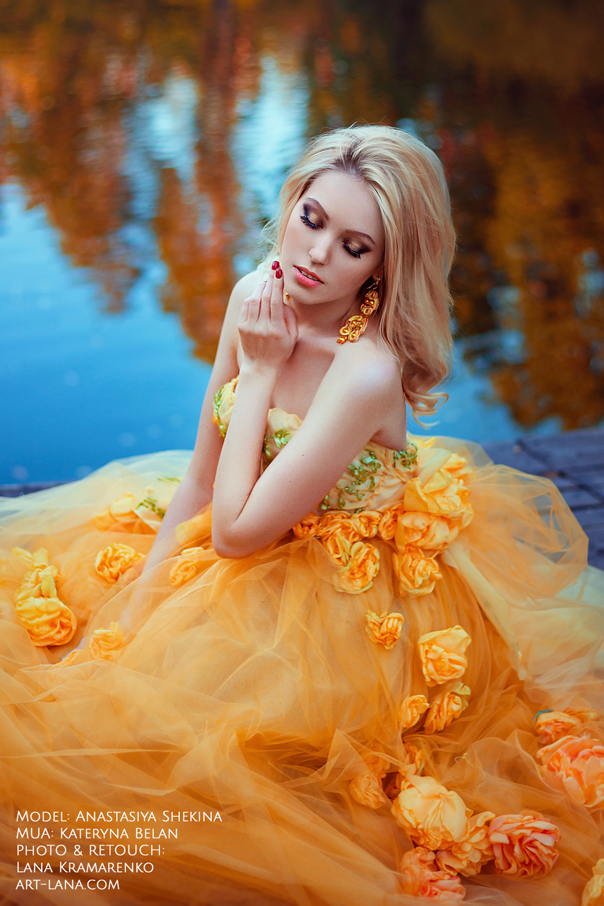 photoshoot lilac garden spring model blonde Flowers beauty blooms dress portrait light romantic colorful