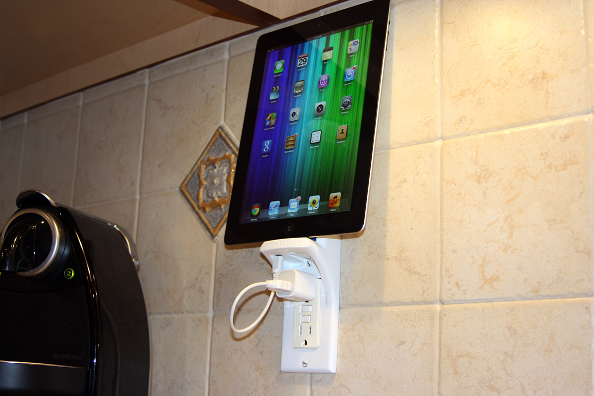 Kickstarter charger iphone apple iPad ipod nano outlet dock xwalldock wall dock