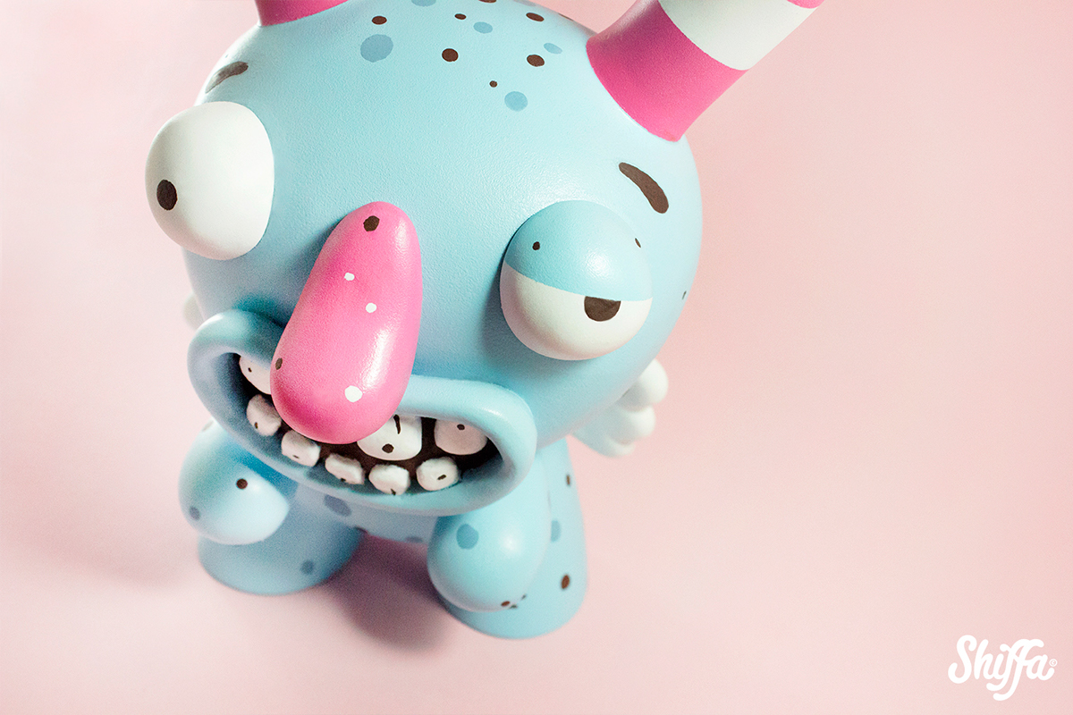 Dunny art toy custom toy Kidrobot icaro angel smile cartoon toon vector vinyl blue shiffa