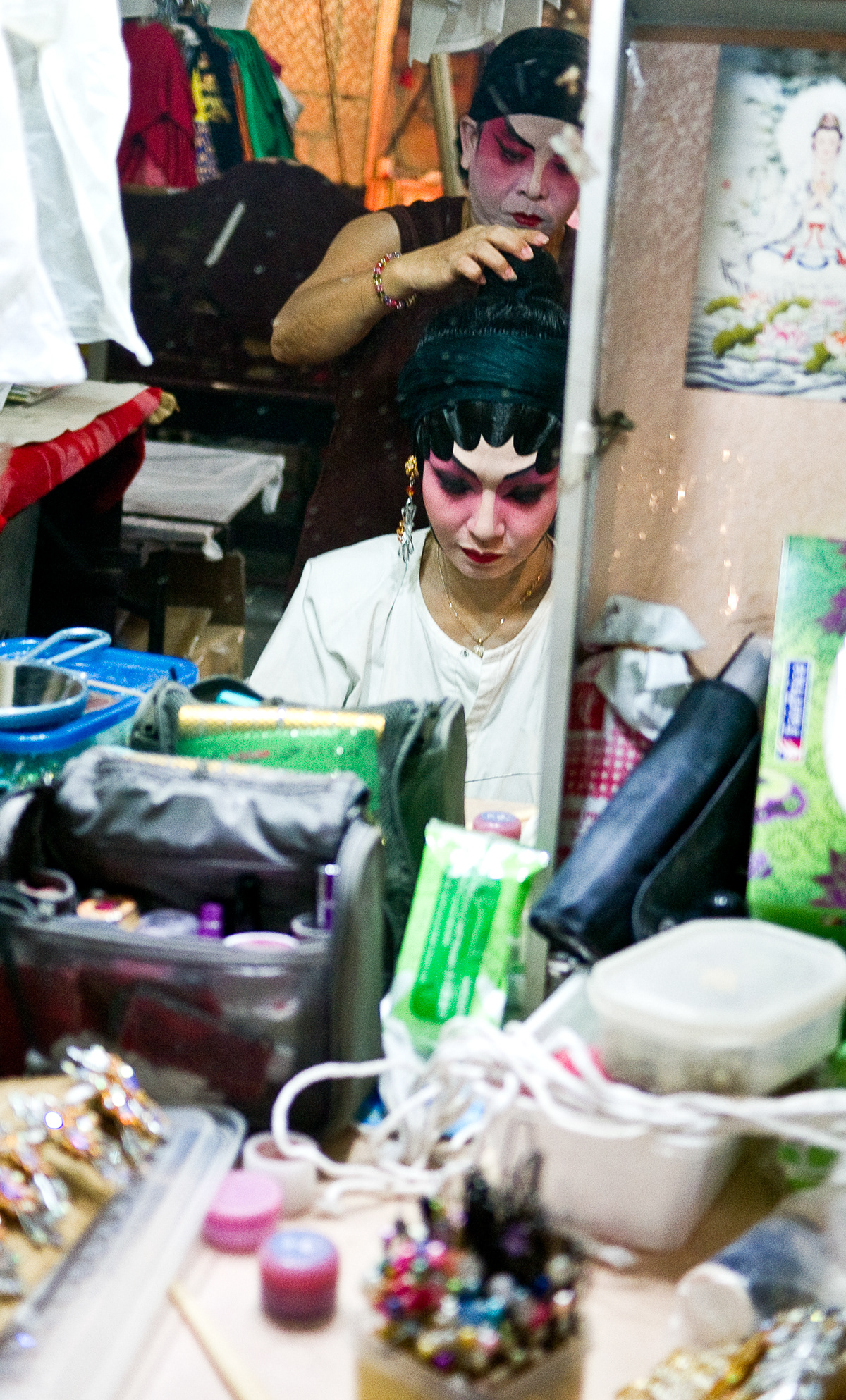 singapore chinese opera Classic Dying Art performance artistes backstage make-up transformations
