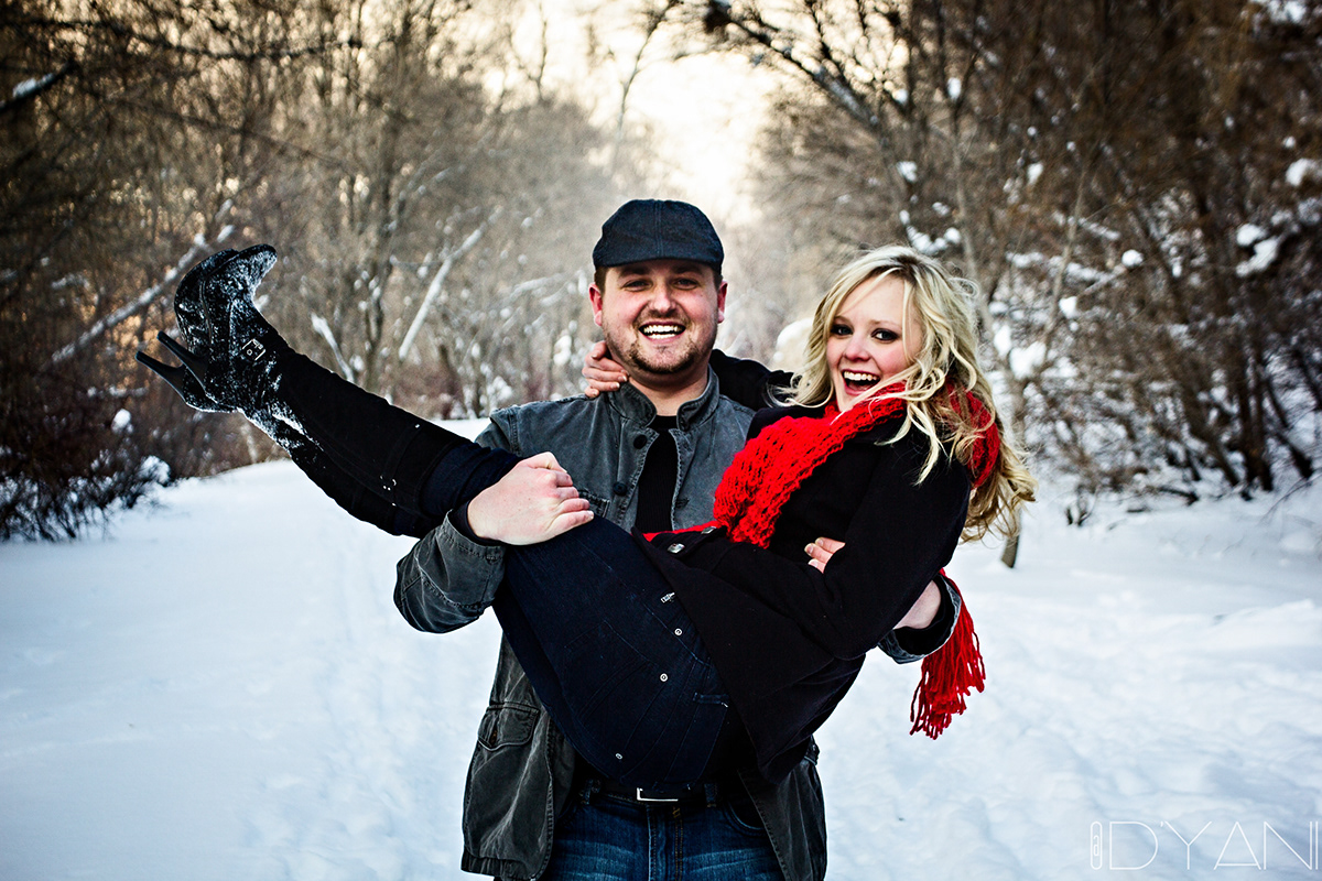 engagement cold winter photo photo shoot red balloon engagements
