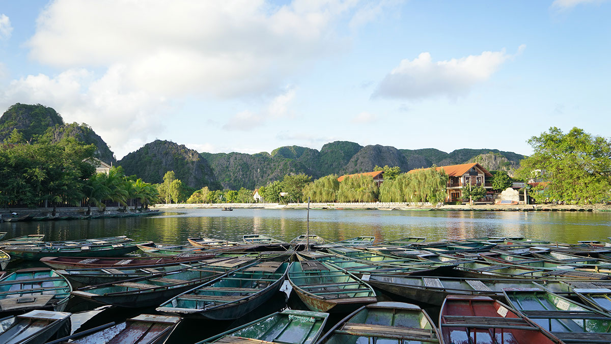 Travel adventure Backpacking hanoi ninh binh vietnam Sony sony 7r tiny spaces big cities city countryside