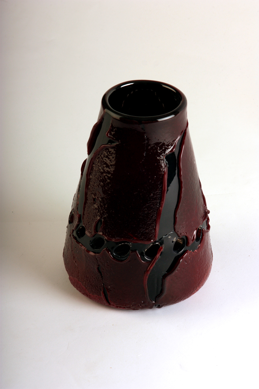 glass Vase red black hole Perforation circle secret