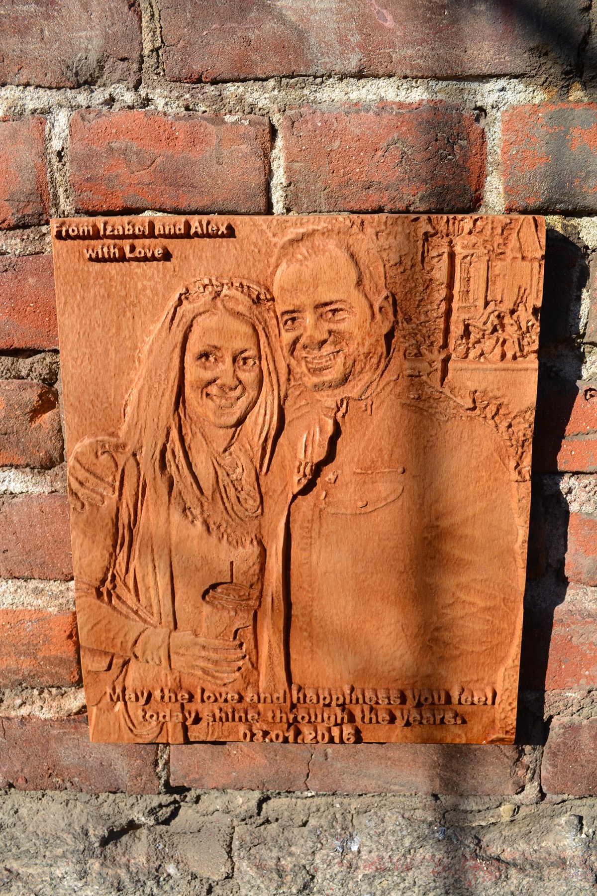 Wooden carved photo on Izabel Frends