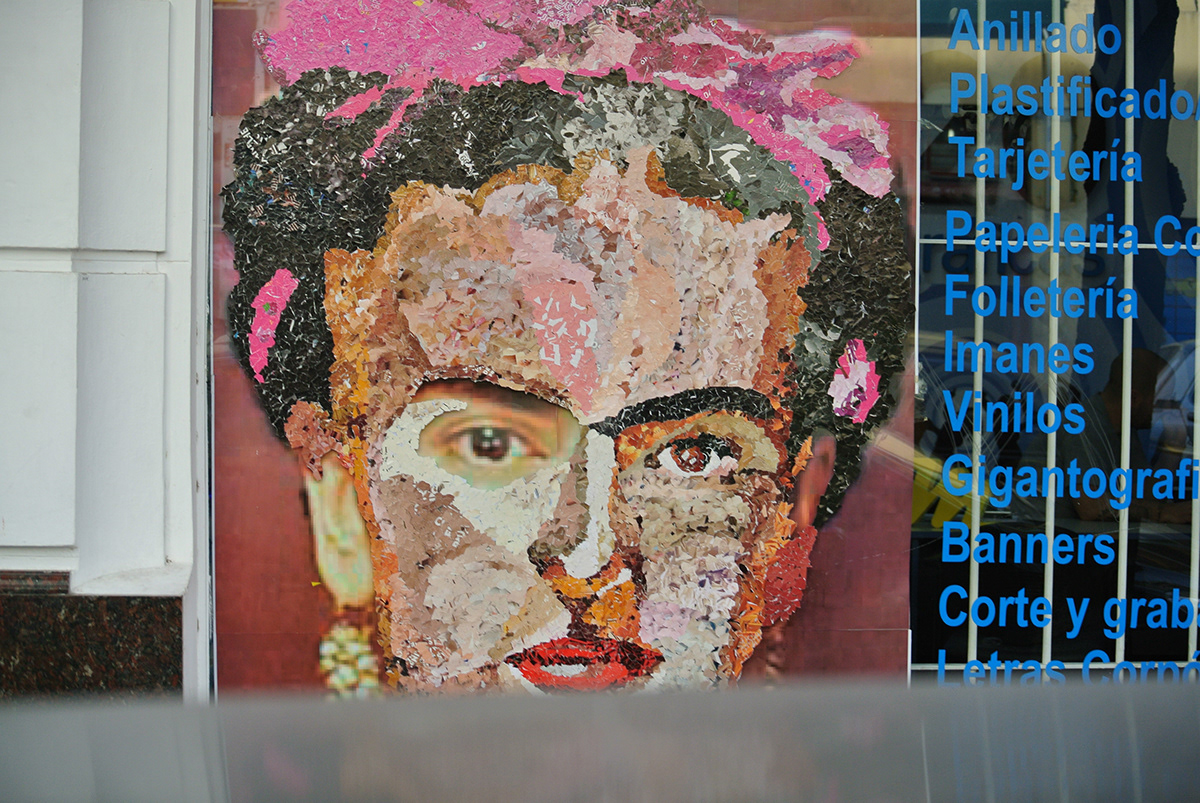 windows Display collage vidriera Frida Kahlo
