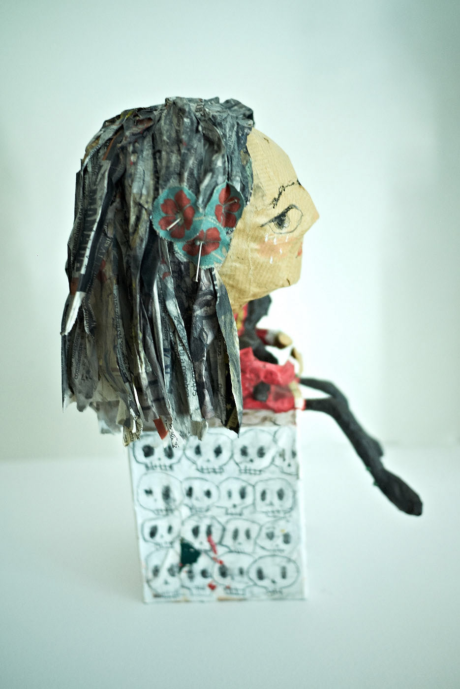 sculpture characters art A. Warhol contemporary art F. Kahlo G. Klimt J.M. Basquiat P. Picasso.