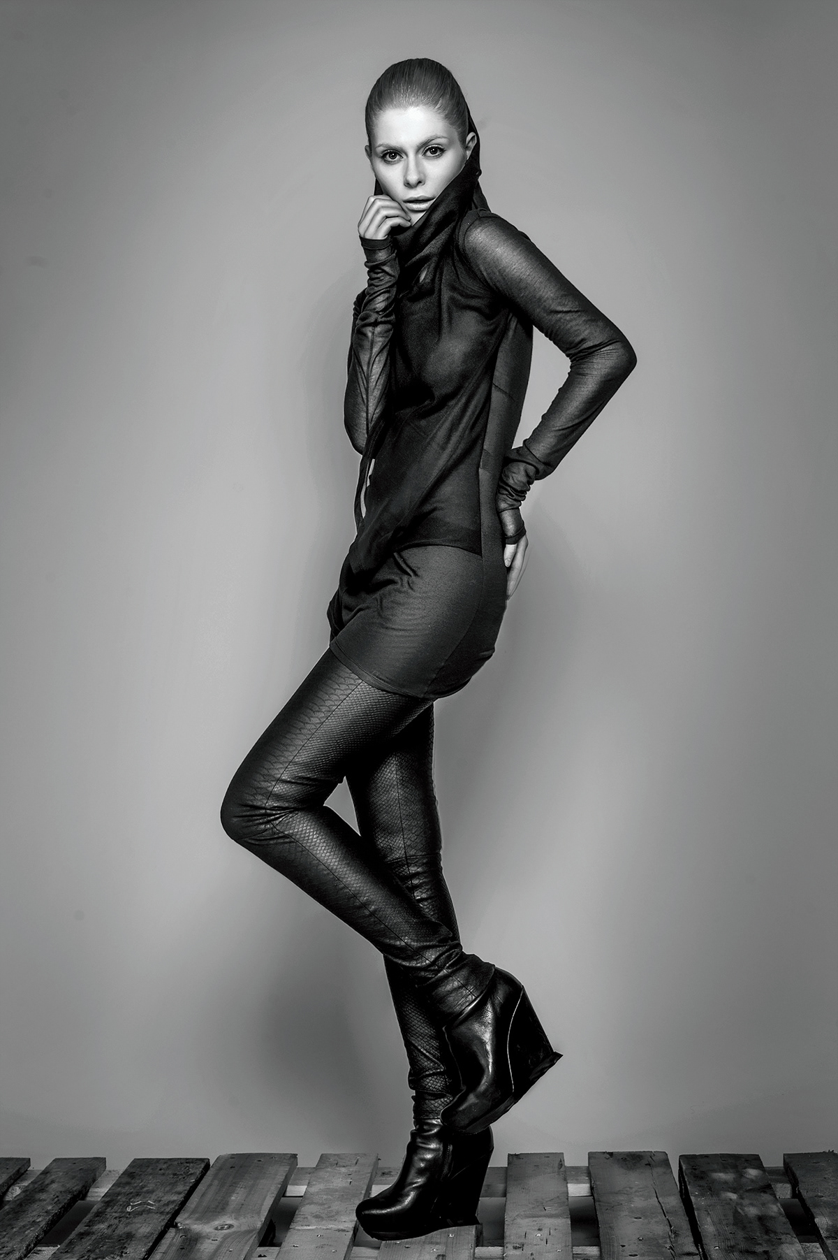 Collection illumminee bulgarian Clothing brand styling  make up art Yoan Galabov  Vivien Stephanie  black leather minimalistic