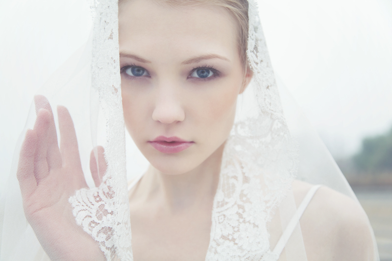 bride clothes styling  model woman White bridal wedding sea winter fog Melancholy emotion emotive portrait movement