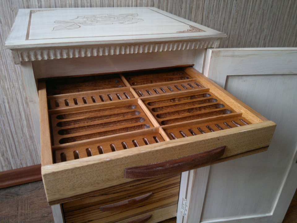 Wood case jewelery box