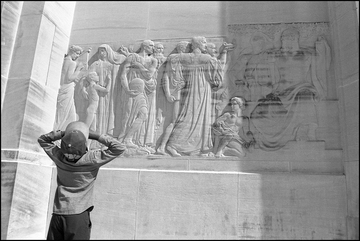 Taking in the Statehouse - Baton Rouge, Louisiana, 1993
Photo by Terry Carroll
terrycarroll.com