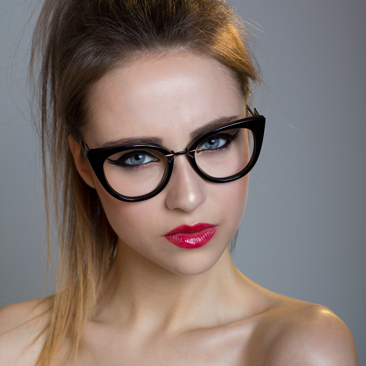 glasses óptica boavista portrait beauty commercial pub campaign studio advertorial new collection model makeup eyeglasses