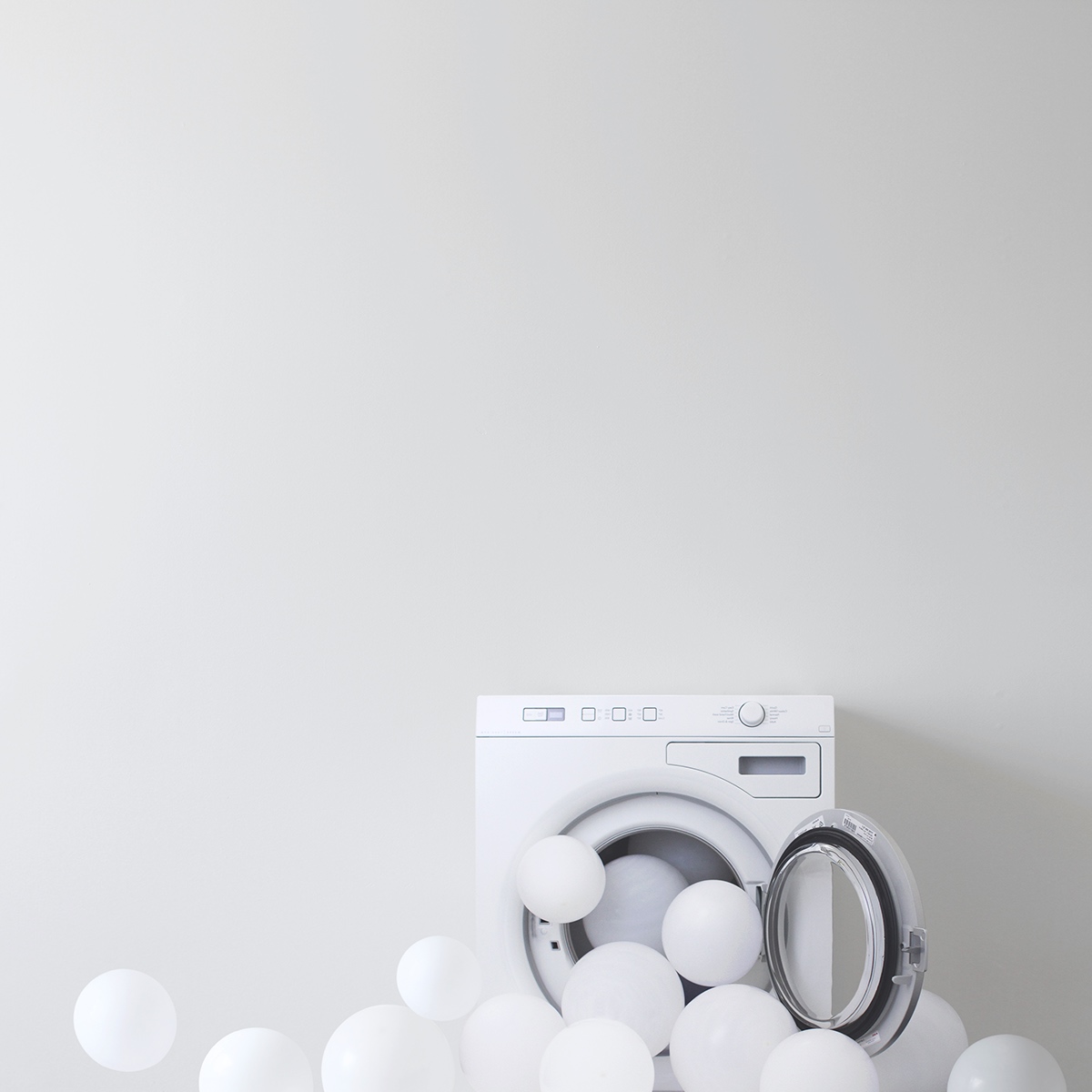 color object person conceptual idea human paper props pchyburrs minimalist idea_in_picture White balloon Mono