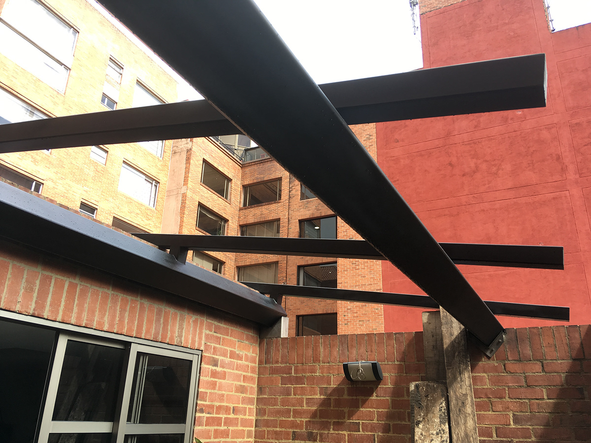 pergola roof terrace structure metallic polycarbonate wood